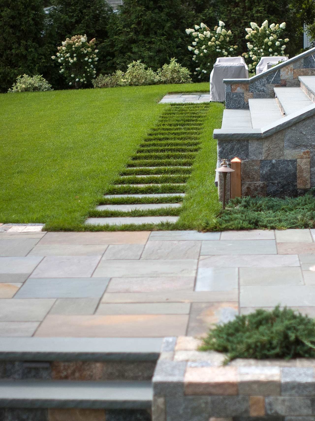 Duxbury, MA - Granite walls blend perfectly with natural cleft full color bluestone patio surfaces.