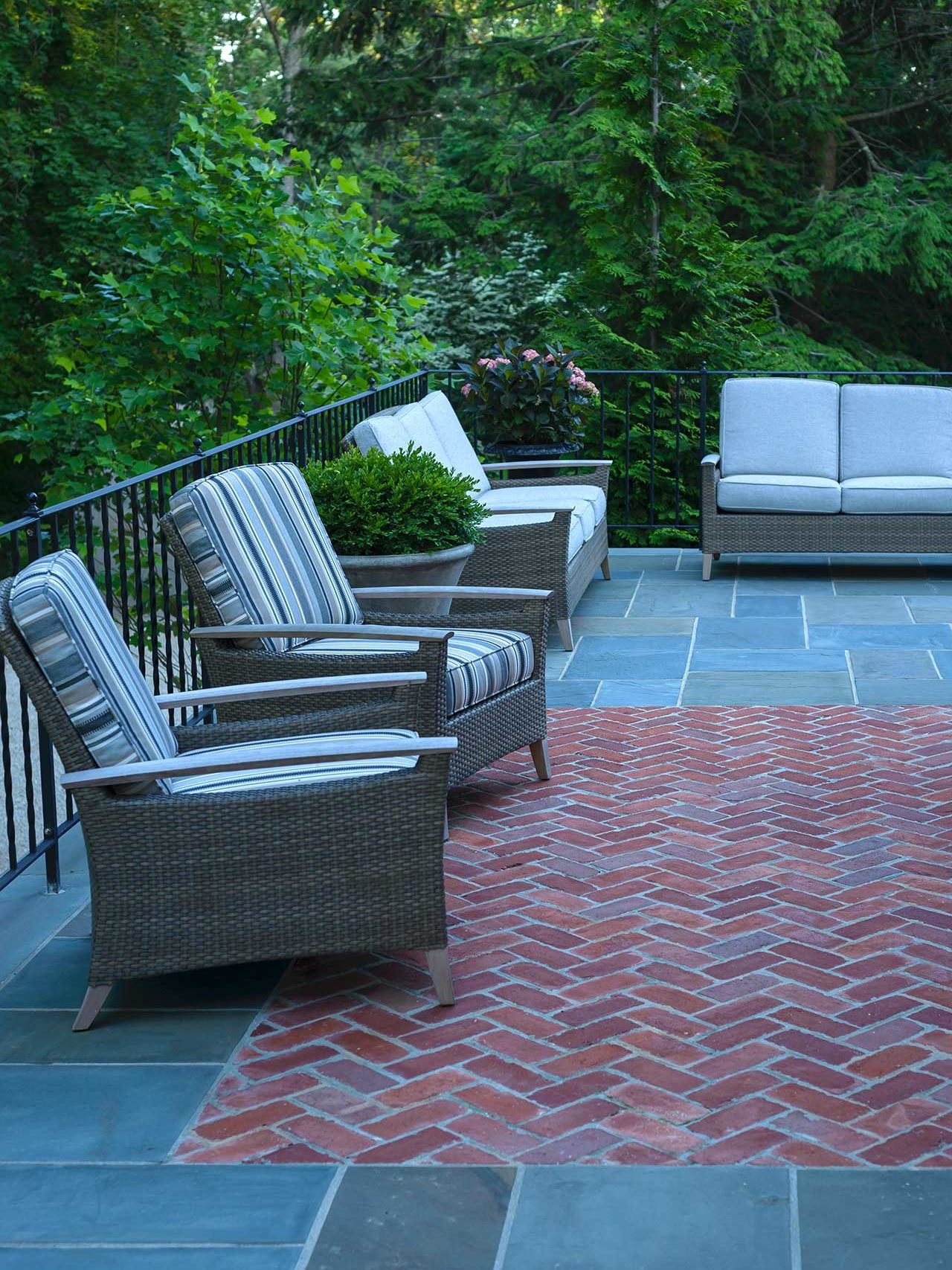 Lincoln, MA - A herringbone pattern brick inlay beautifully compliments the full range color of bluestone.